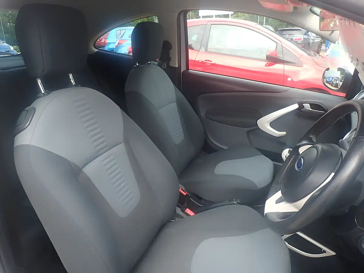 Used 2013 Ford Ka Titanium Silver - Interior and Exterior details 6