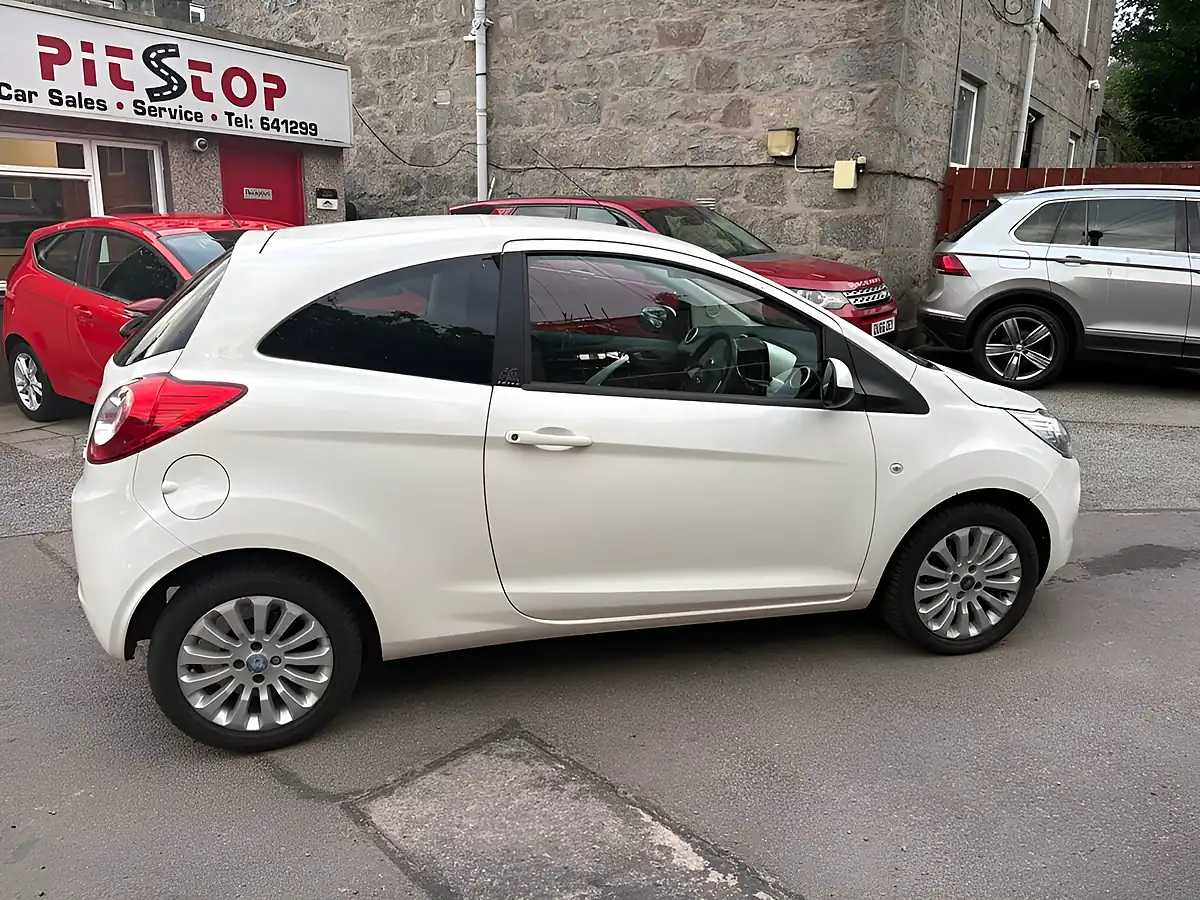 Used 2013 Ford Ka Zetec White - Interior and Exterior details 3