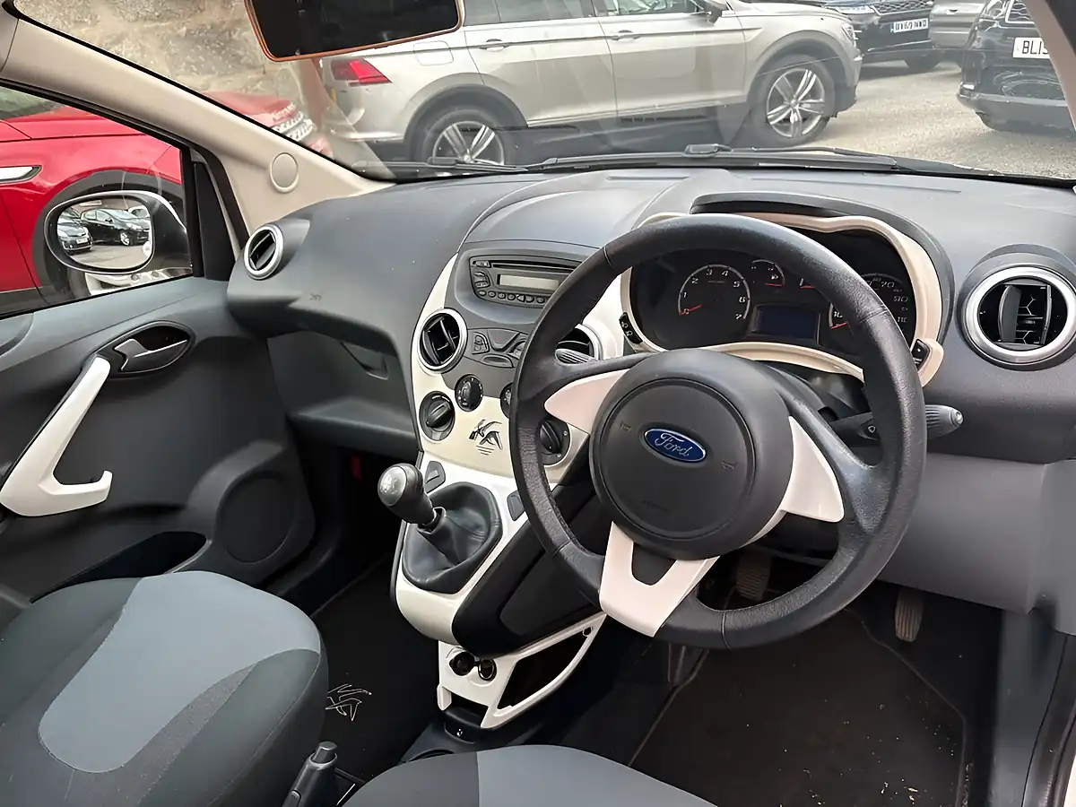 Used 2013 Ford Ka Zetec White - Interior and Exterior details 7