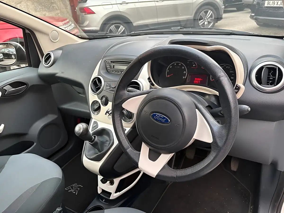 Used 2013 Ford Ka Zetec White - Interior and Exterior details 8