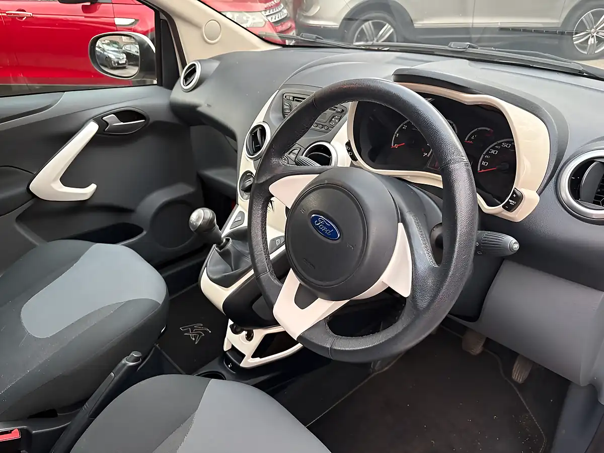 Used 2013 Ford Ka Zetec White - Interior and Exterior details 9