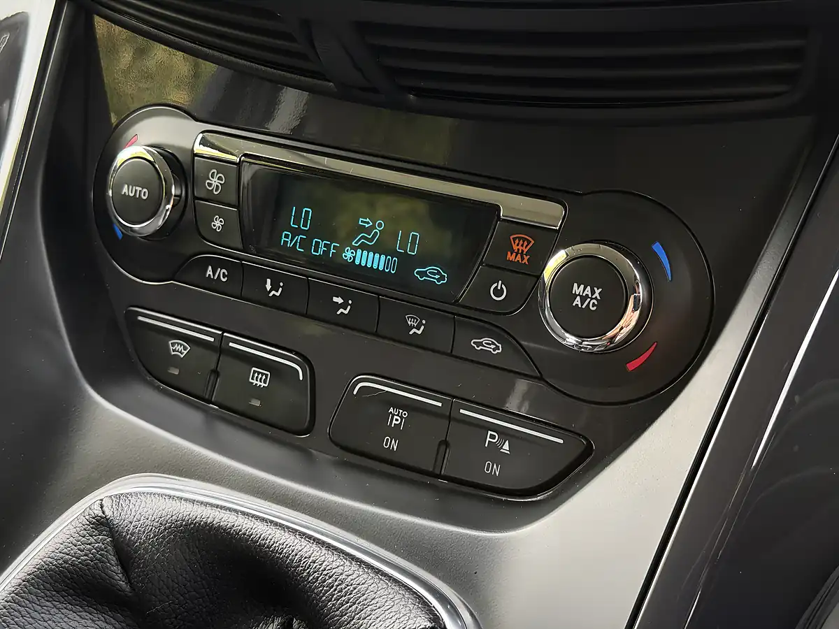 Used 2013 Ford Kuga Titanium Silver - Interior and Exterior details 17