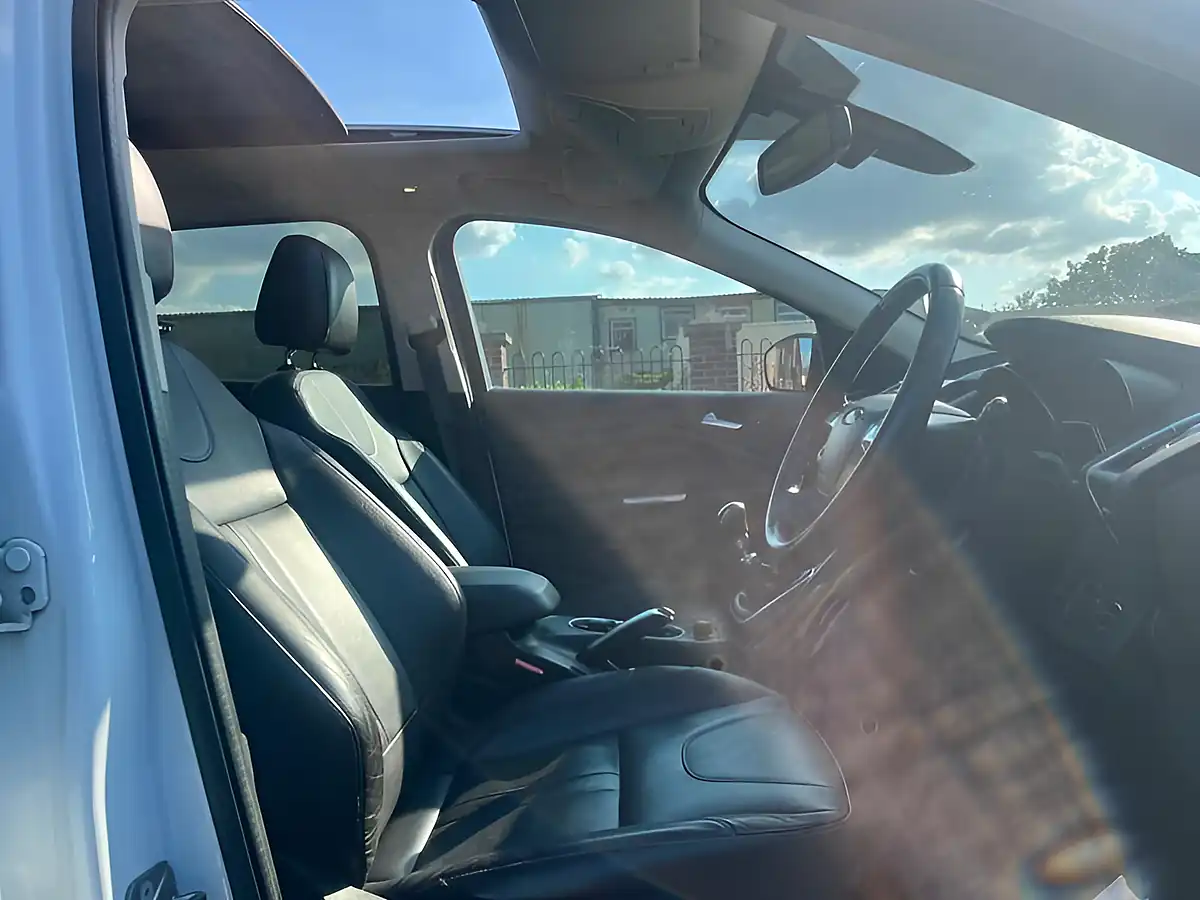 Used 2013 Ford Kuga Titanium X White - Interior and Exterior details 12