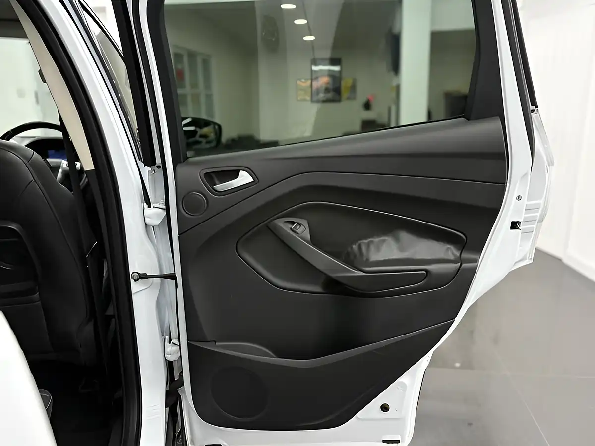 Used 2013 Ford Kuga Titanium X White - Interior and Exterior details 14