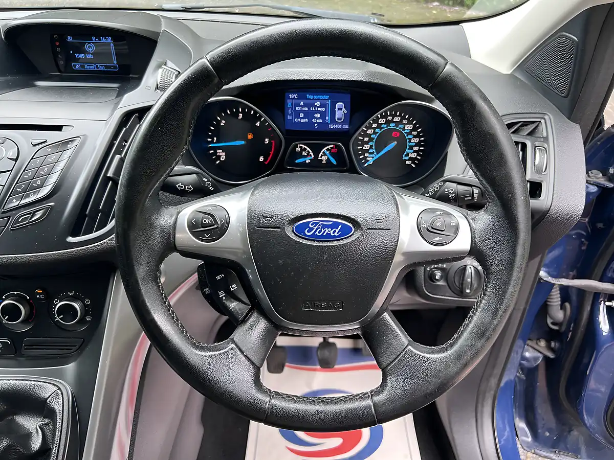 Used 2013 Ford Kuga Zetec Blue - Interior and Exterior details 13