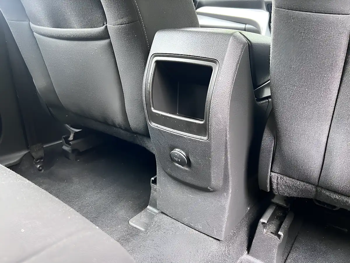 Used 2013 Ford Kuga Zetec Blue - Interior and Exterior details 17