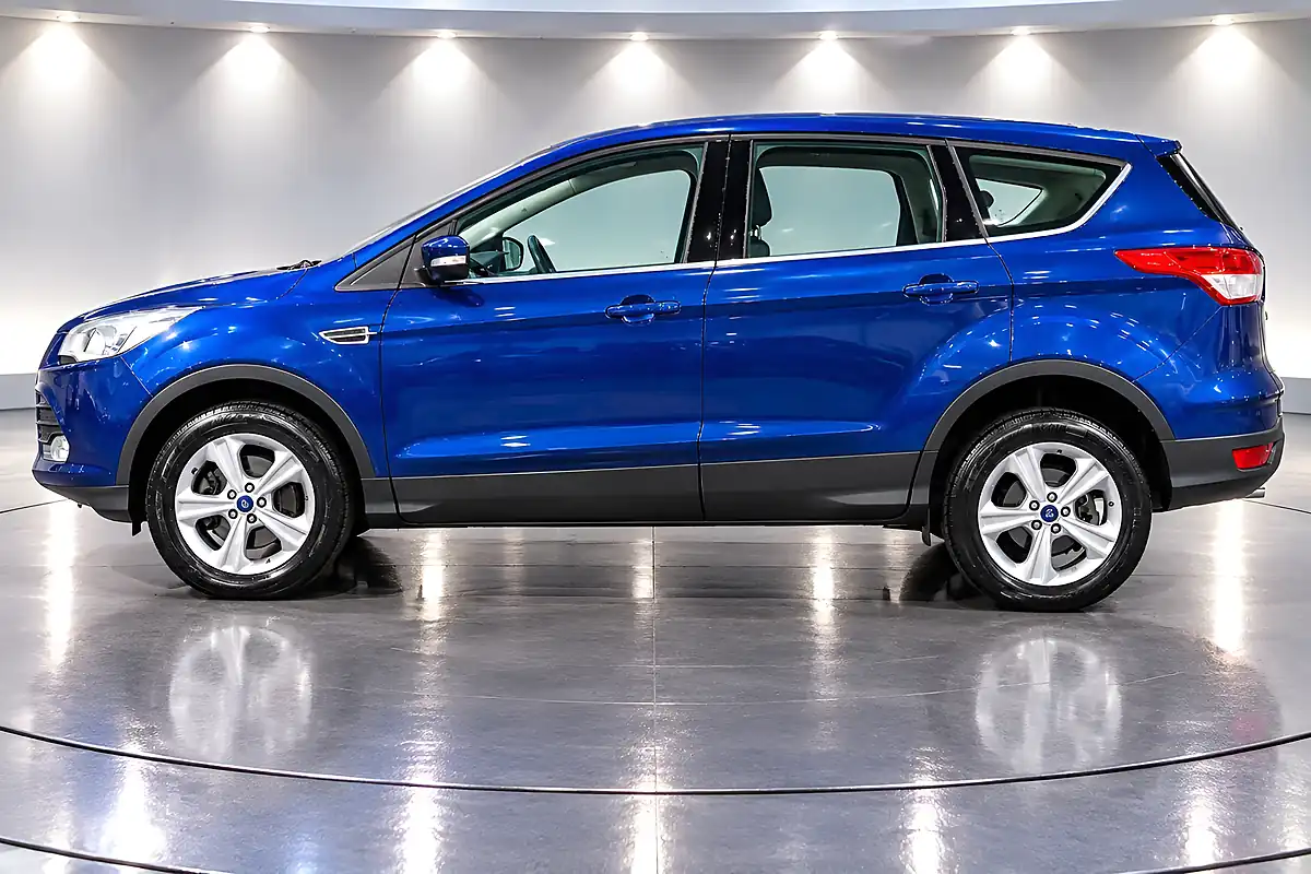 Used 2013 Ford Kuga Zetec Blue - Interior and Exterior details 10