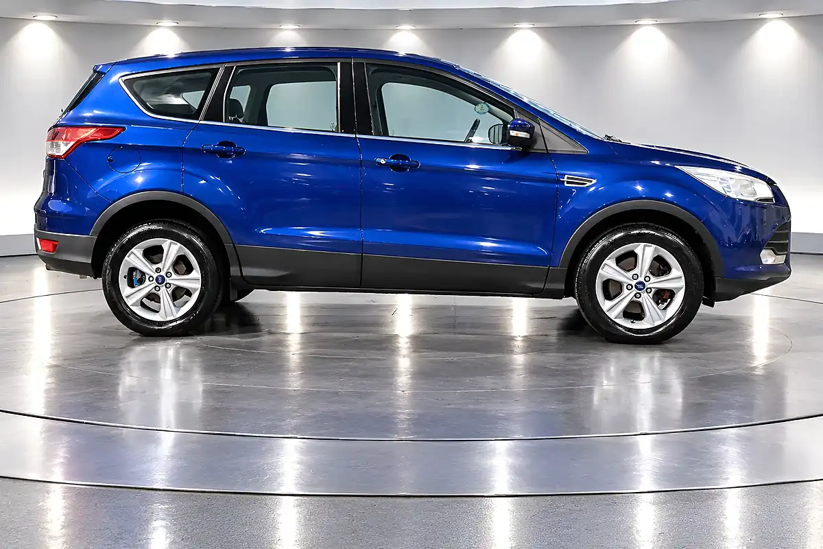Used 2013 Ford Kuga Zetec Blue - Interior and Exterior details 11