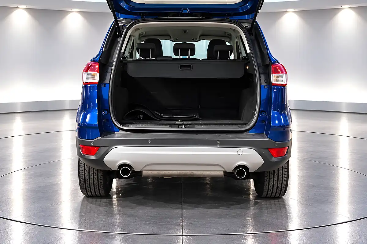 Used 2013 Ford Kuga Zetec Blue - Interior and Exterior details 12