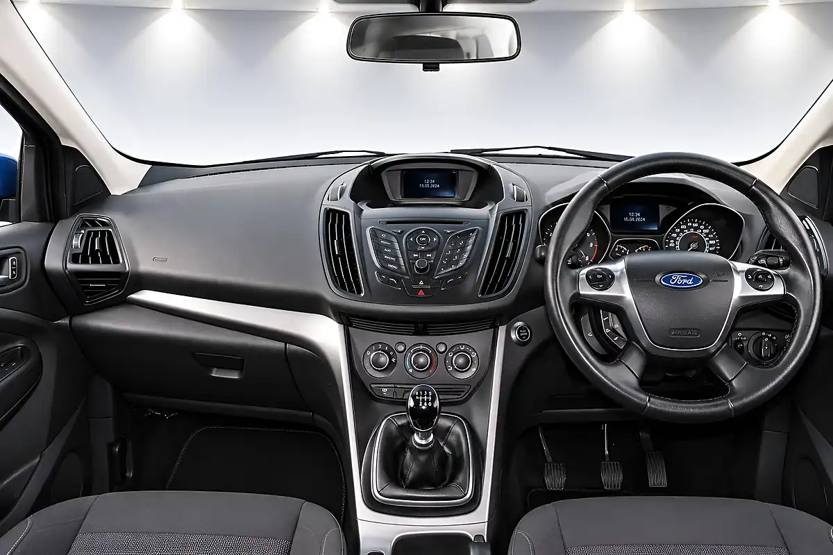 Used 2013 Ford Kuga Zetec Blue - Interior and Exterior details 16