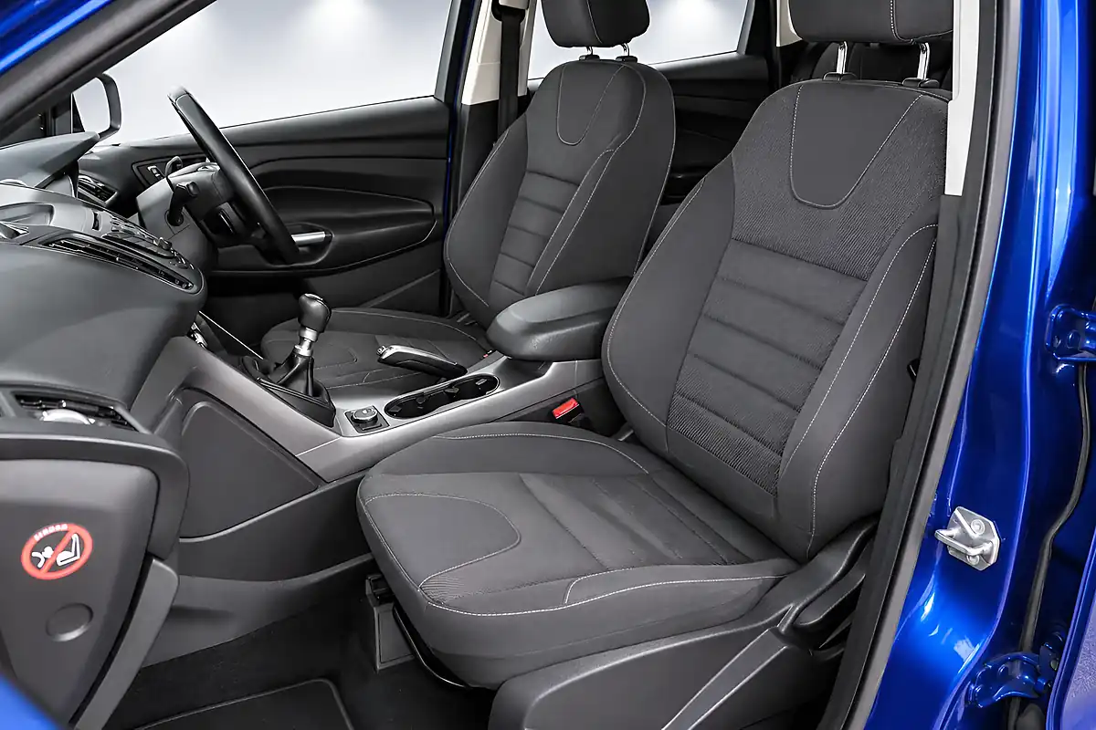 Used 2013 Ford Kuga Zetec Blue - Interior and Exterior details 17