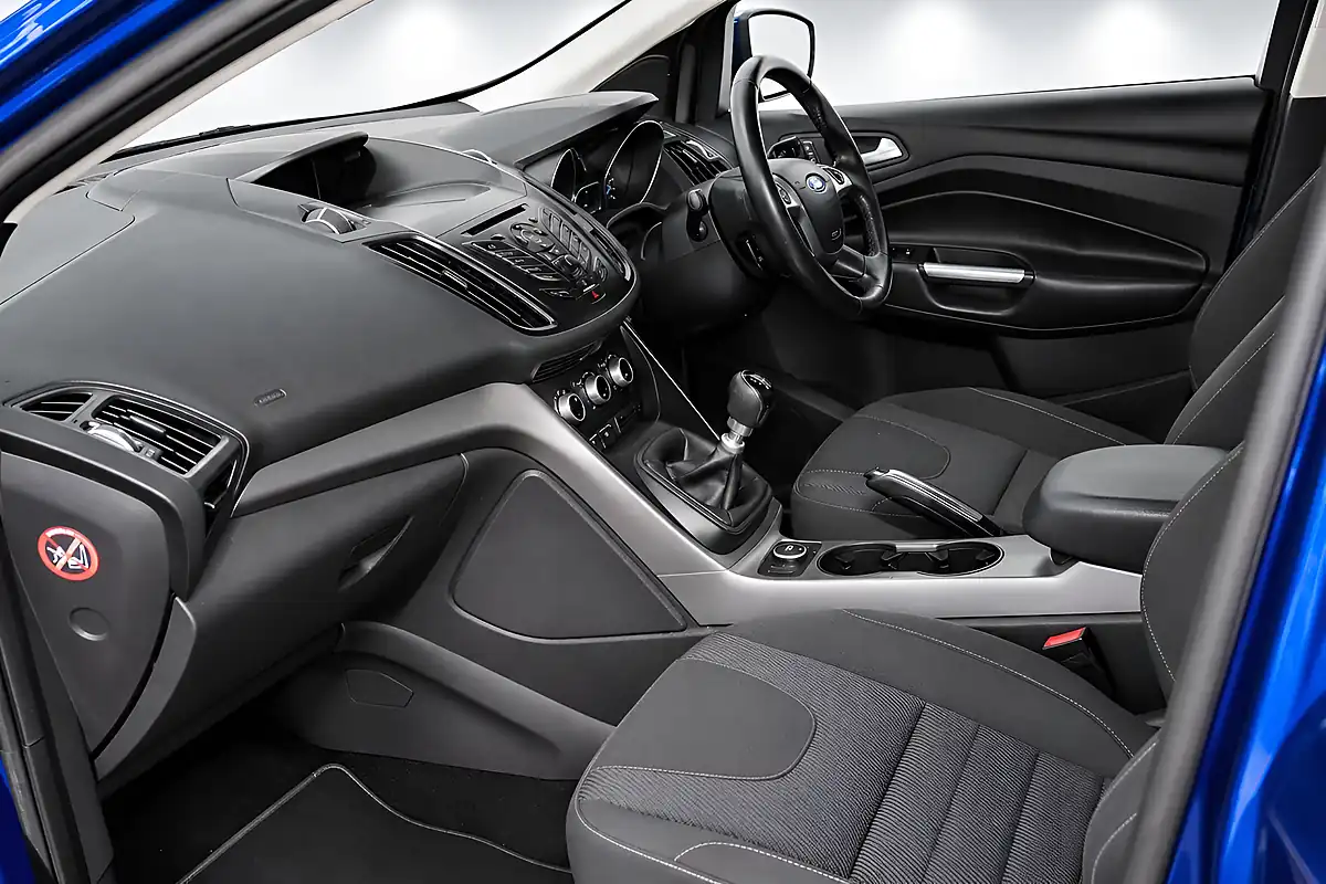Used 2013 Ford Kuga Zetec Blue - Interior and Exterior details 18