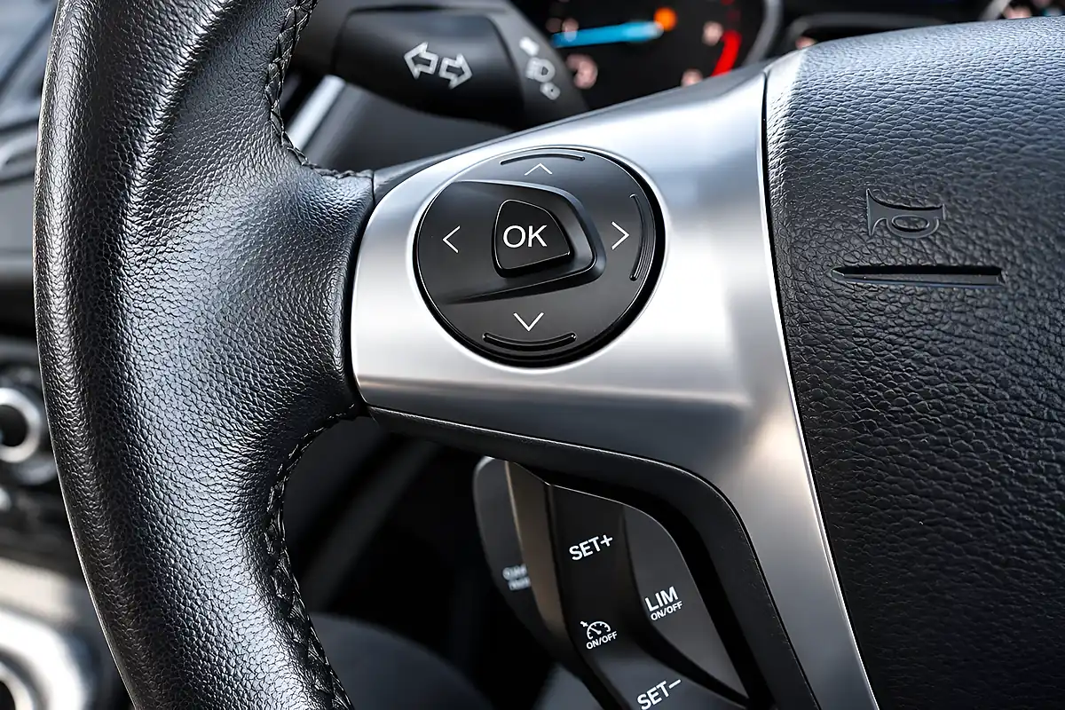Used 2013 Ford Kuga Zetec Blue - Interior and Exterior details 20