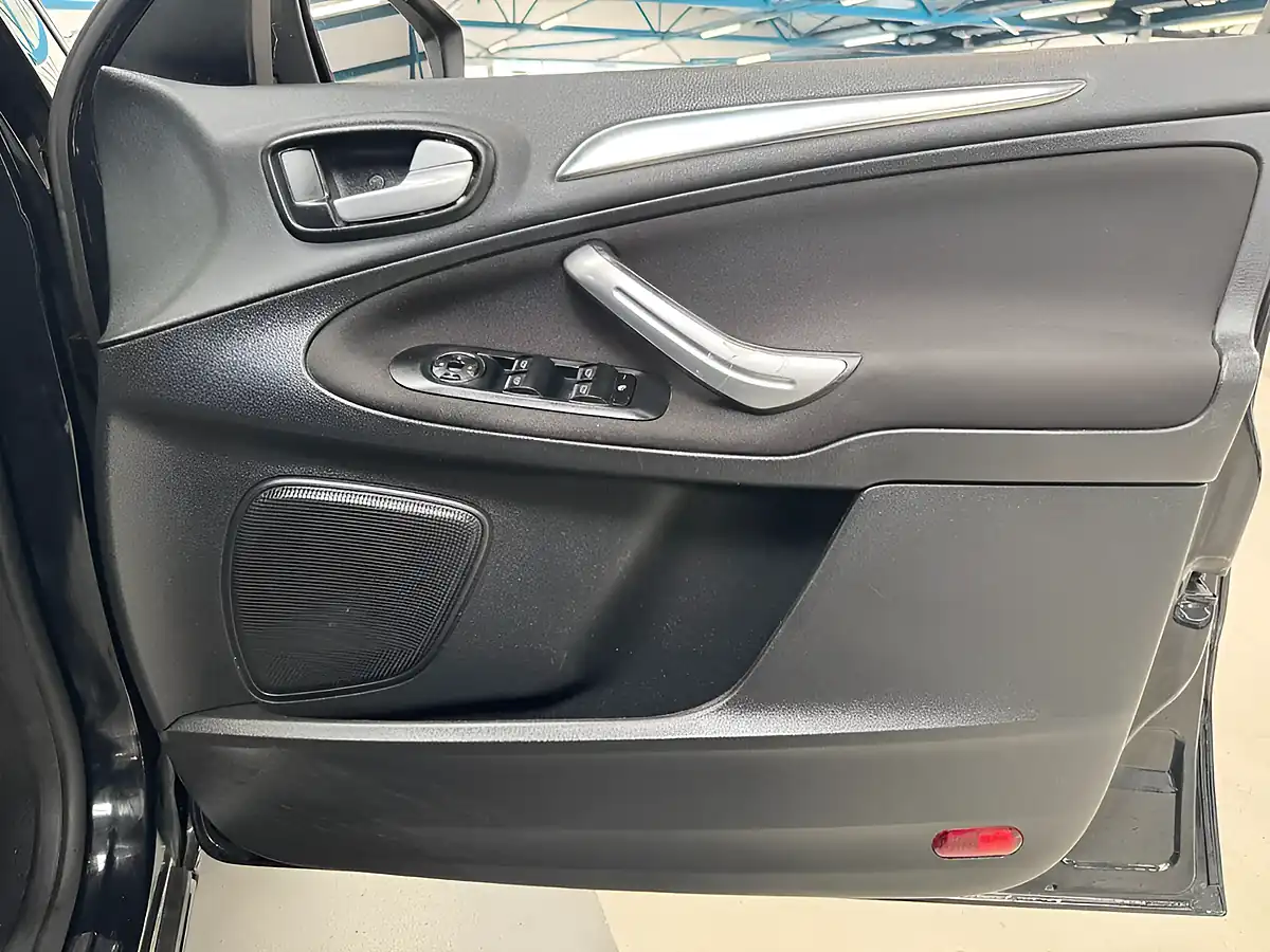 Used 2013 Ford S-Max Titanium Black - Interior and Exterior details 16
