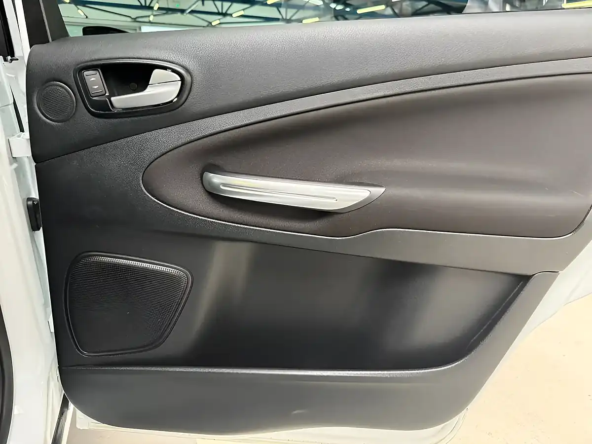 Used 2013 Ford S-Max Titanium White - Interior and Exterior details 17