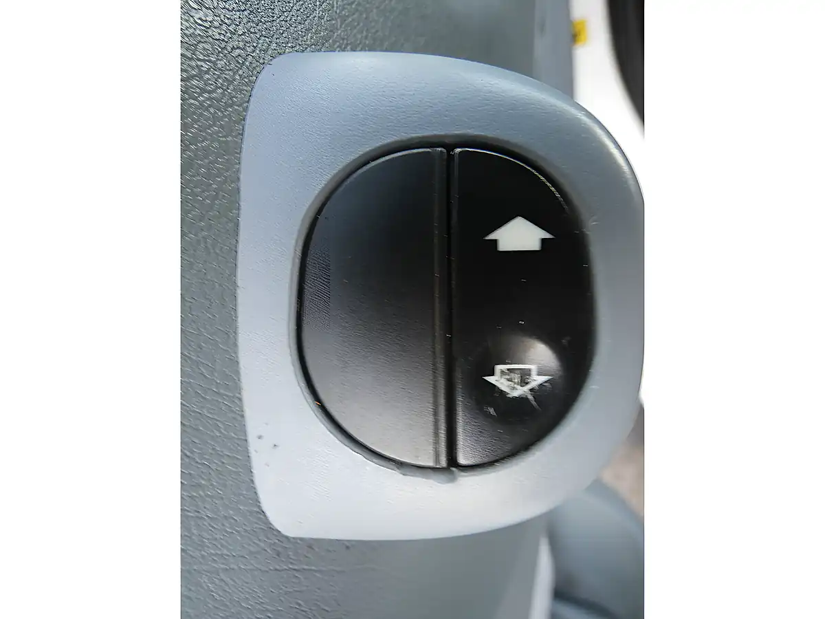 Used 2013 Ford Transit Double Cab Caged Tipper White - Interior and Exterior details 16