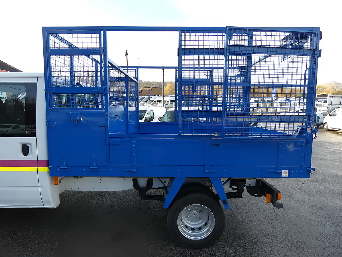 Used 2013 Ford Transit Double Cab Caged Tipper White - Interior and Exterior details 17