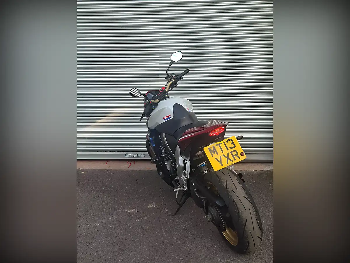 Used 2013 Honda Cb 1000R White - Interior and Exterior details 9