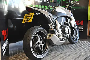 Used 2013 Honda CB1000R White - Interior and Exterior details 12