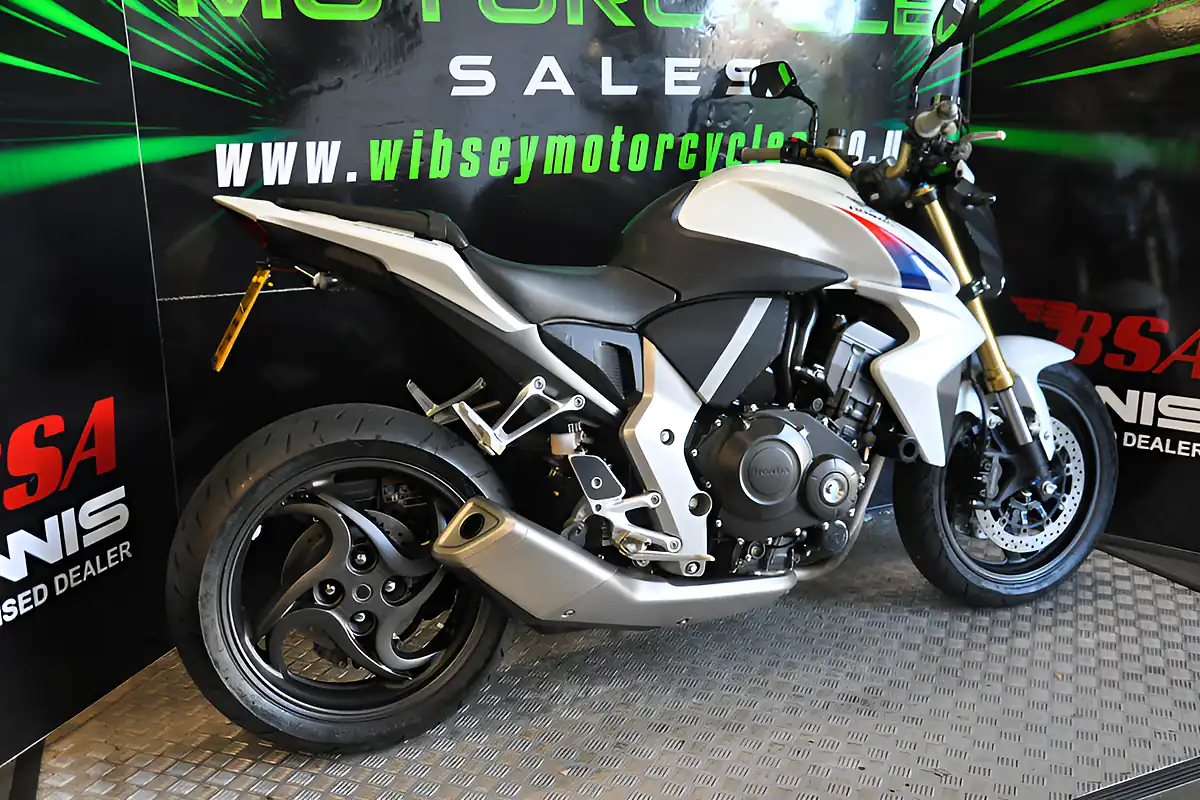 Used 2013 Honda CB1000R White - Interior and Exterior details 13
