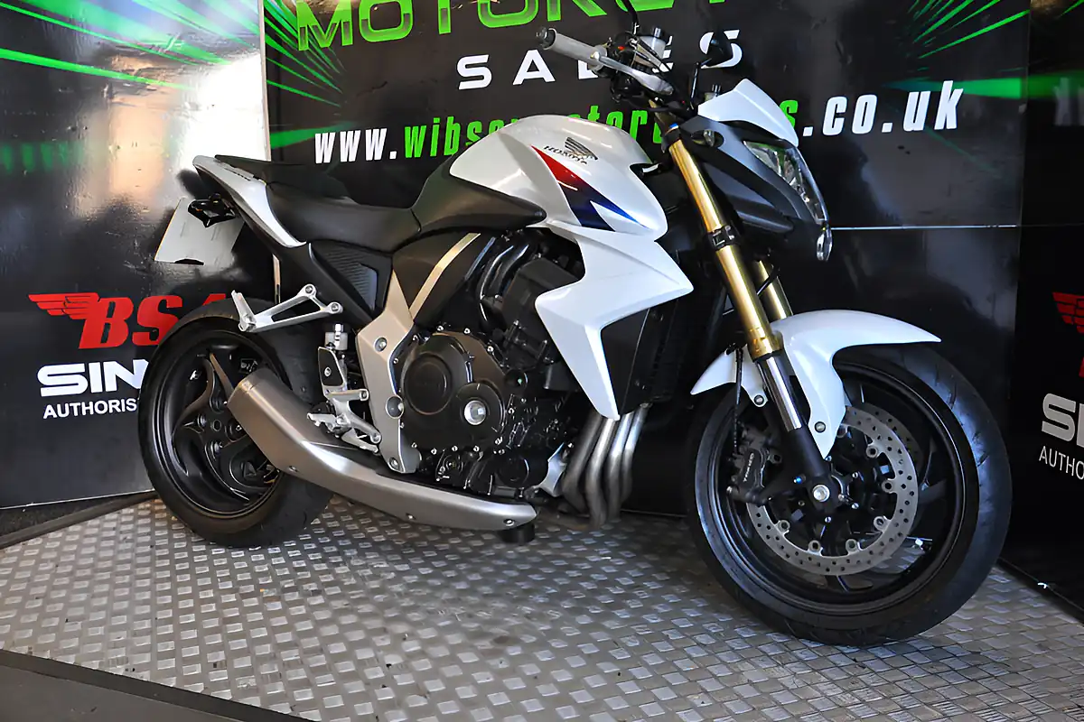 Used 2013 Honda CB1000R White - Interior and Exterior details 14