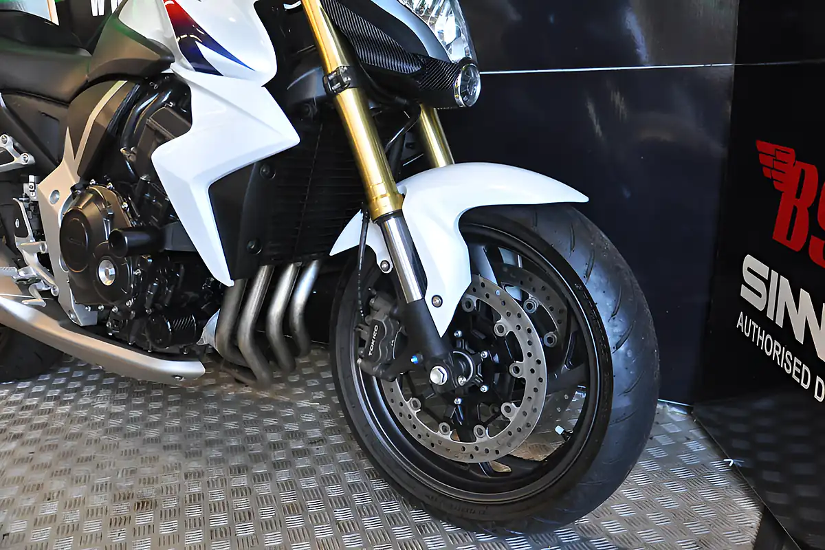 Used 2013 Honda CB1000R White - Interior and Exterior details 15