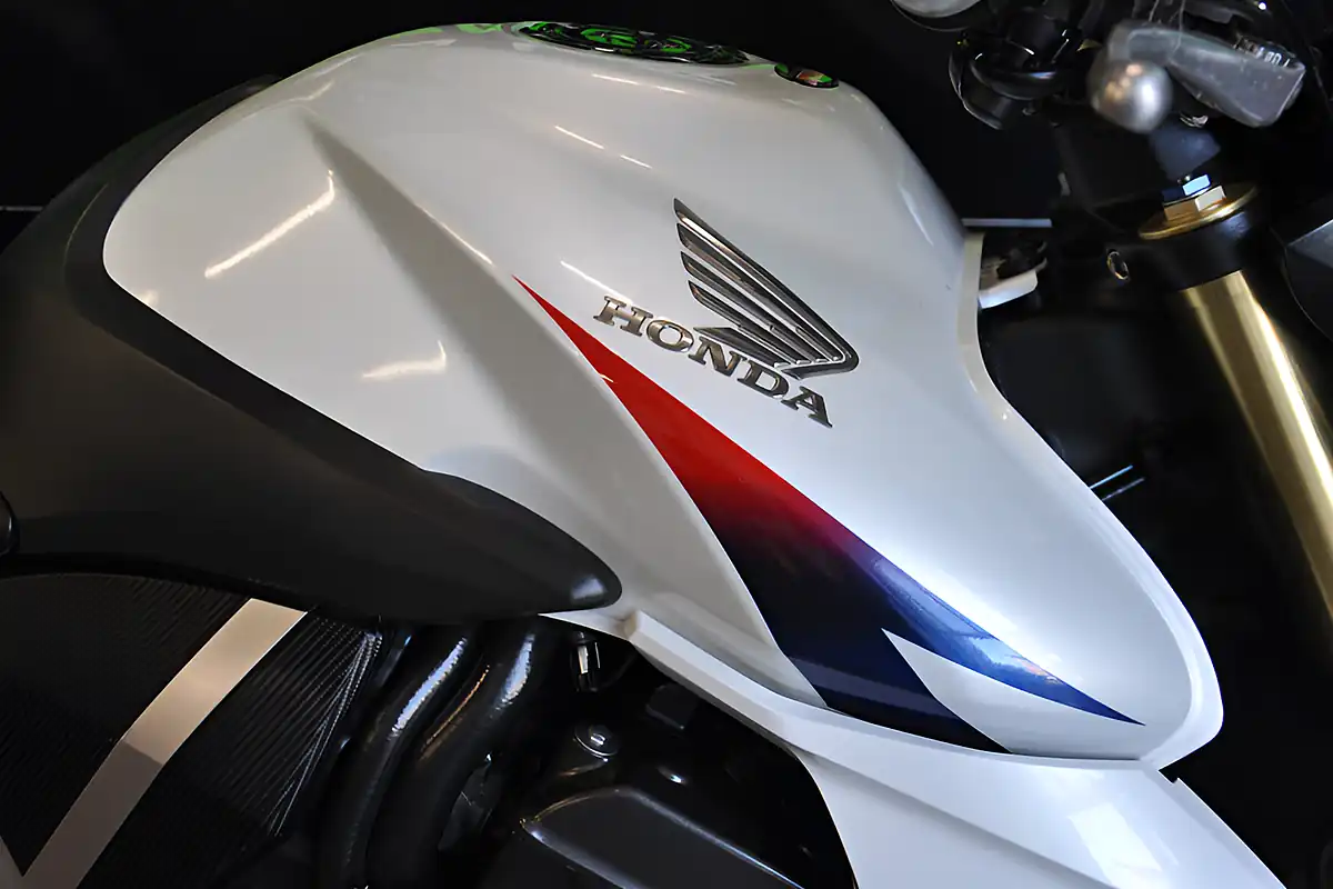 Used 2013 Honda CB1000R White - Interior and Exterior details 17