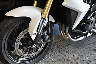 Used 2013 Honda CB1000R White - Interior and Exterior details 9