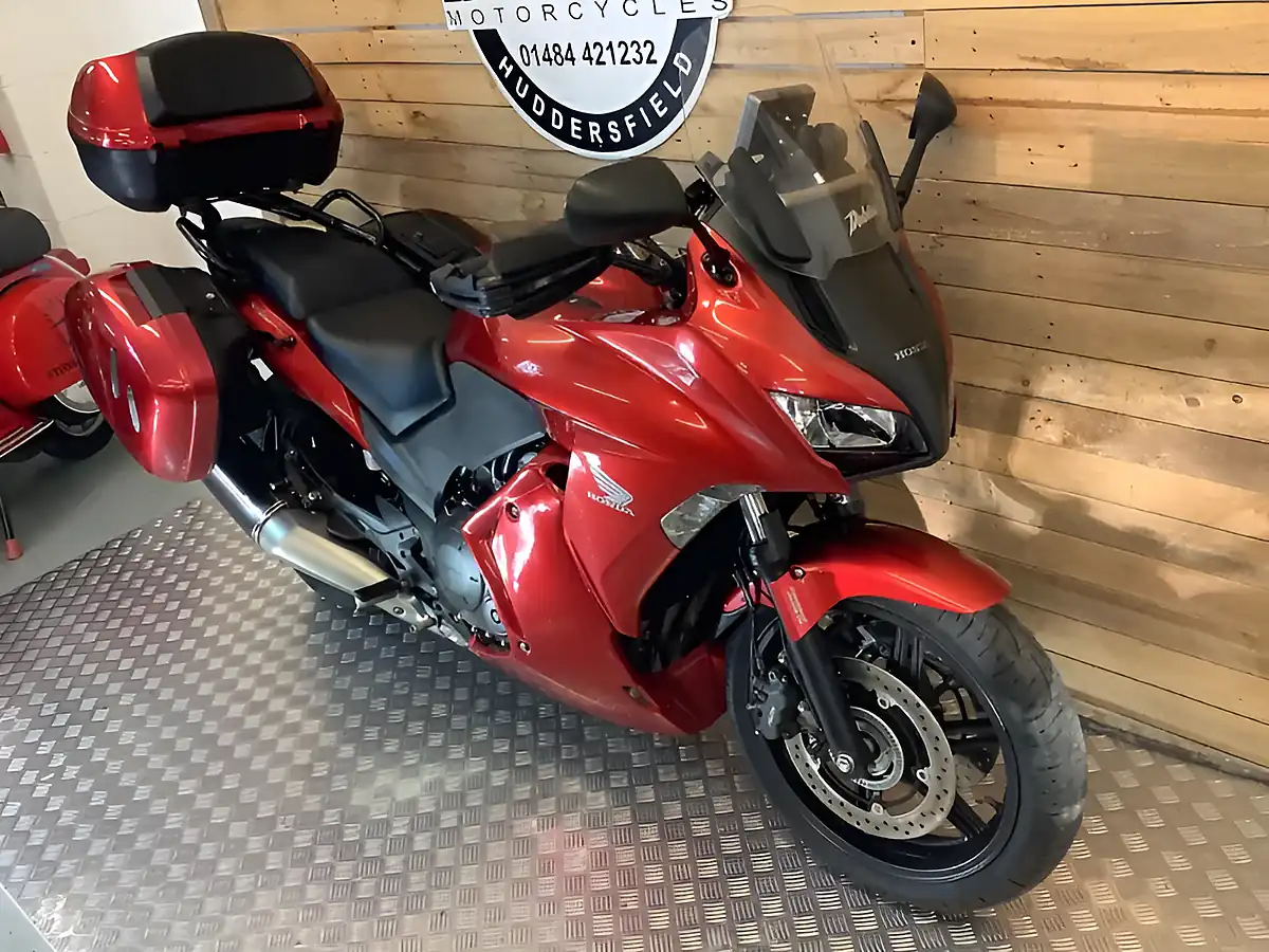 Used 2013 Honda Cbf GT Red - Interior and Exterior details 5