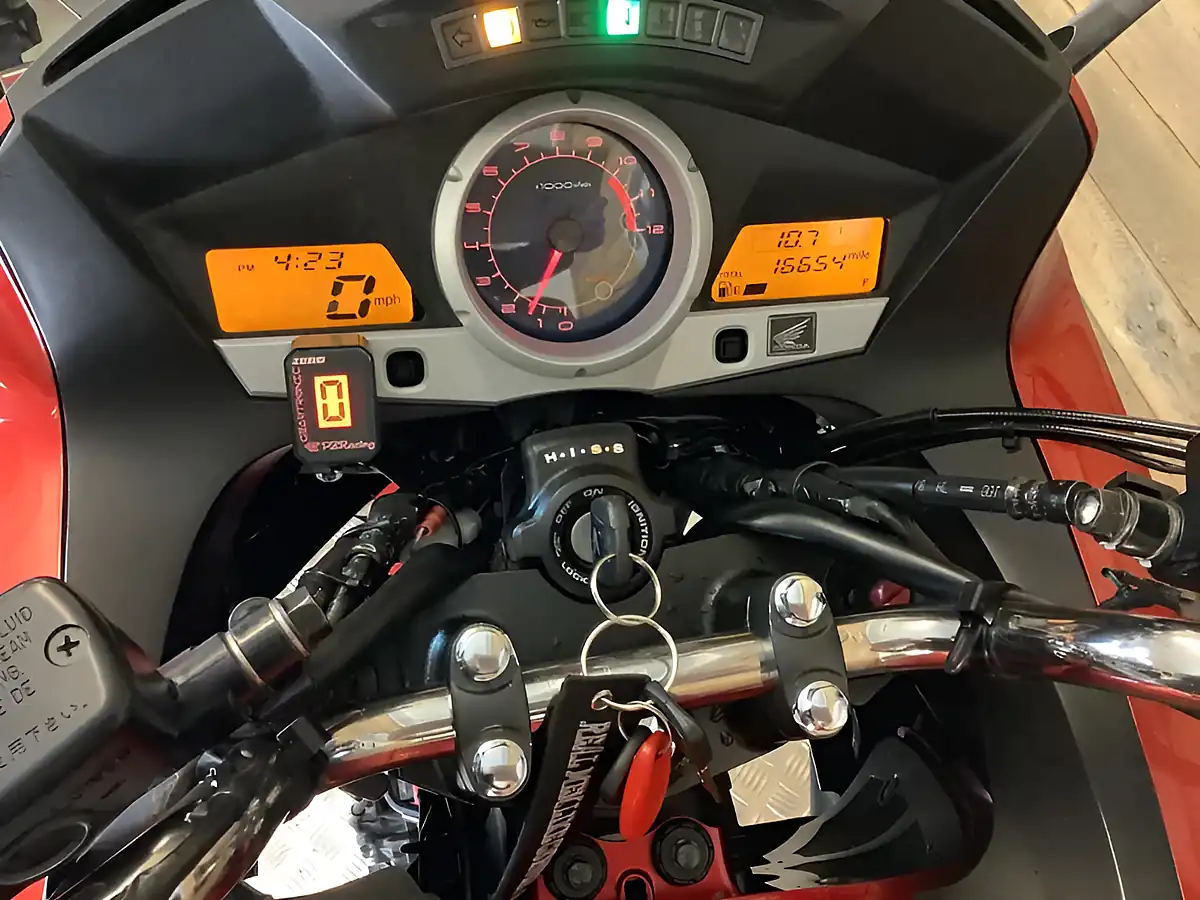 Used 2013 Honda Cbf GT Red - Interior and Exterior details 7