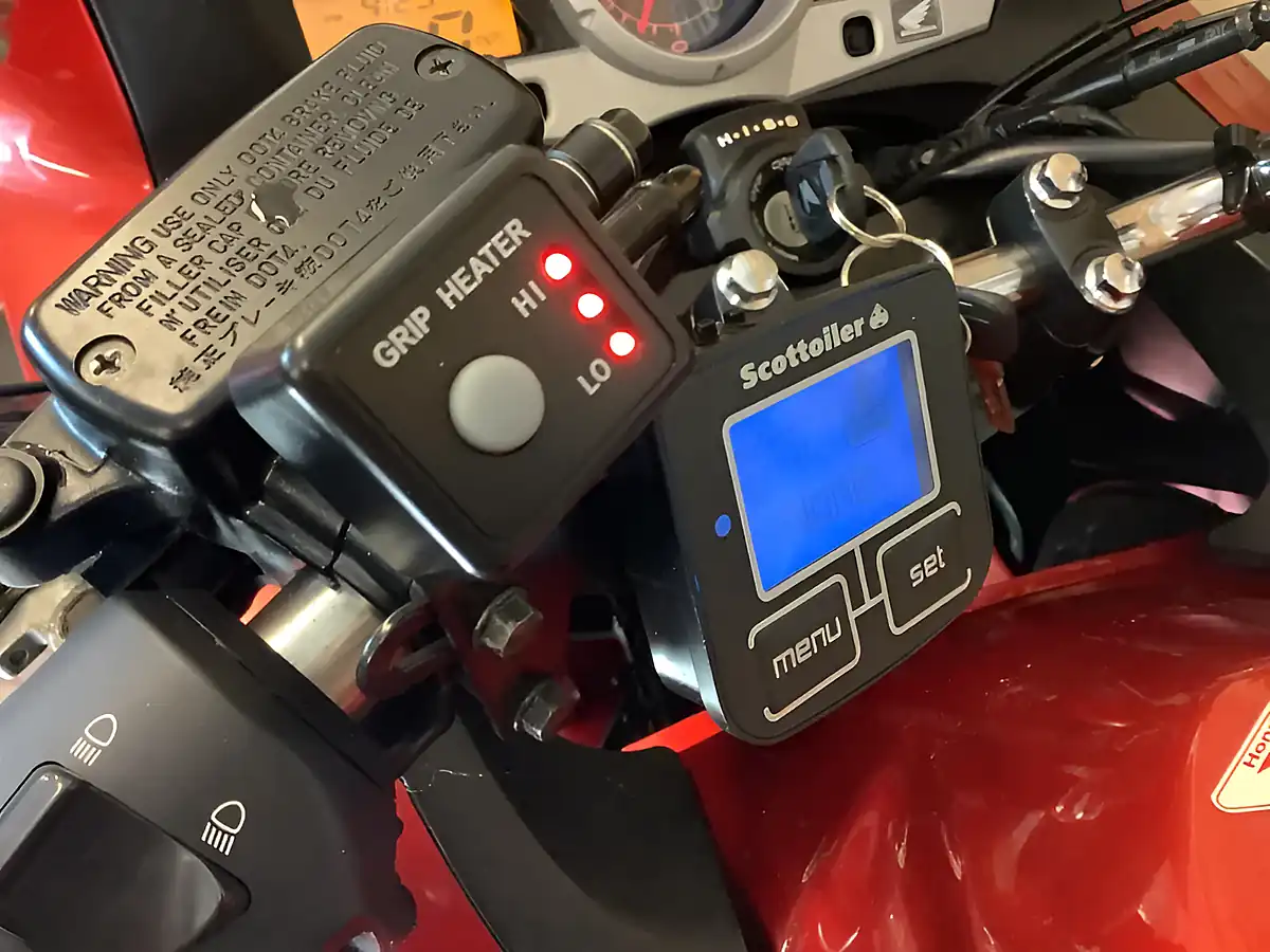 Used 2013 Honda Cbf GT Red - Interior and Exterior details 9