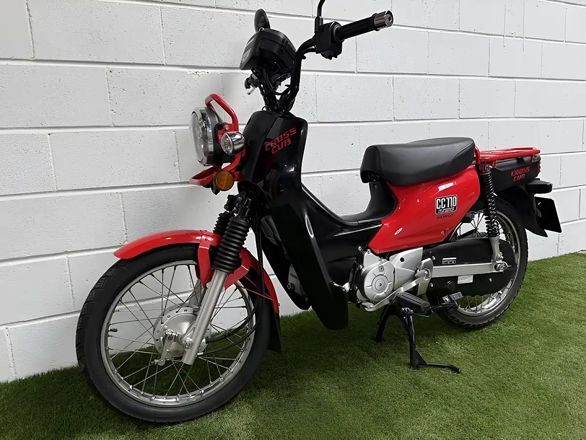 Used 2013 Honda CC110 Red - Interior and Exterior details 5