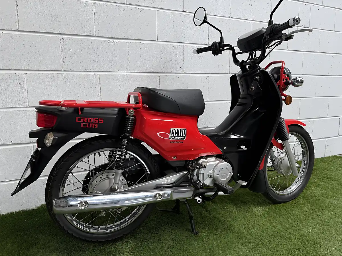 Used 2013 Honda CC110 Red - Interior and Exterior details 7