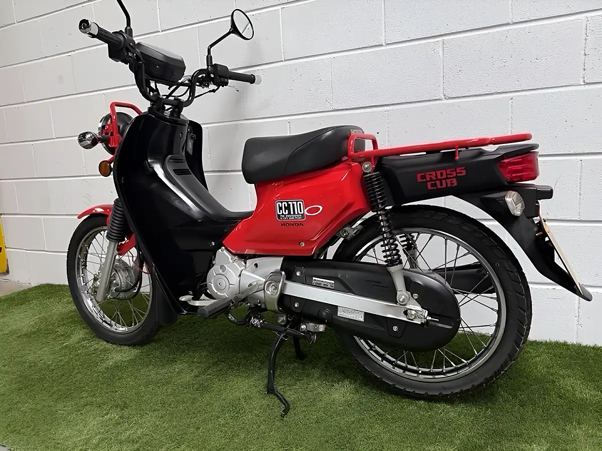 Used 2013 Honda CC110 Red - Interior and Exterior details 9