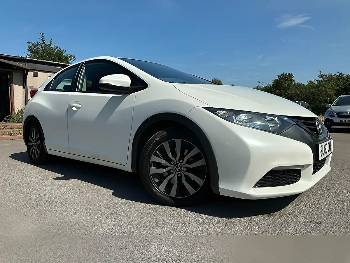 Used 2013 Honda Civic Se-T White - Front View