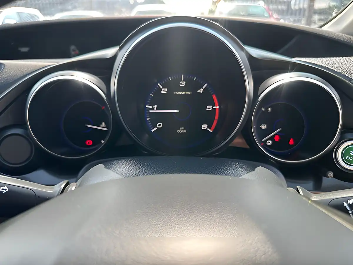 Used 2013 Honda Civic Se-T White - Interior and Exterior details 17