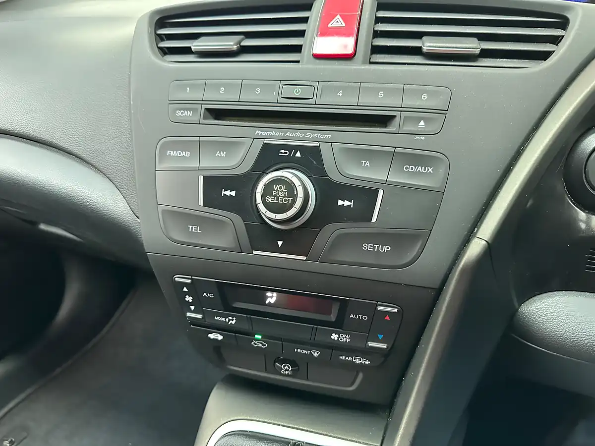 Used 2013 Honda Civic Se White - Interior and Exterior details 10
