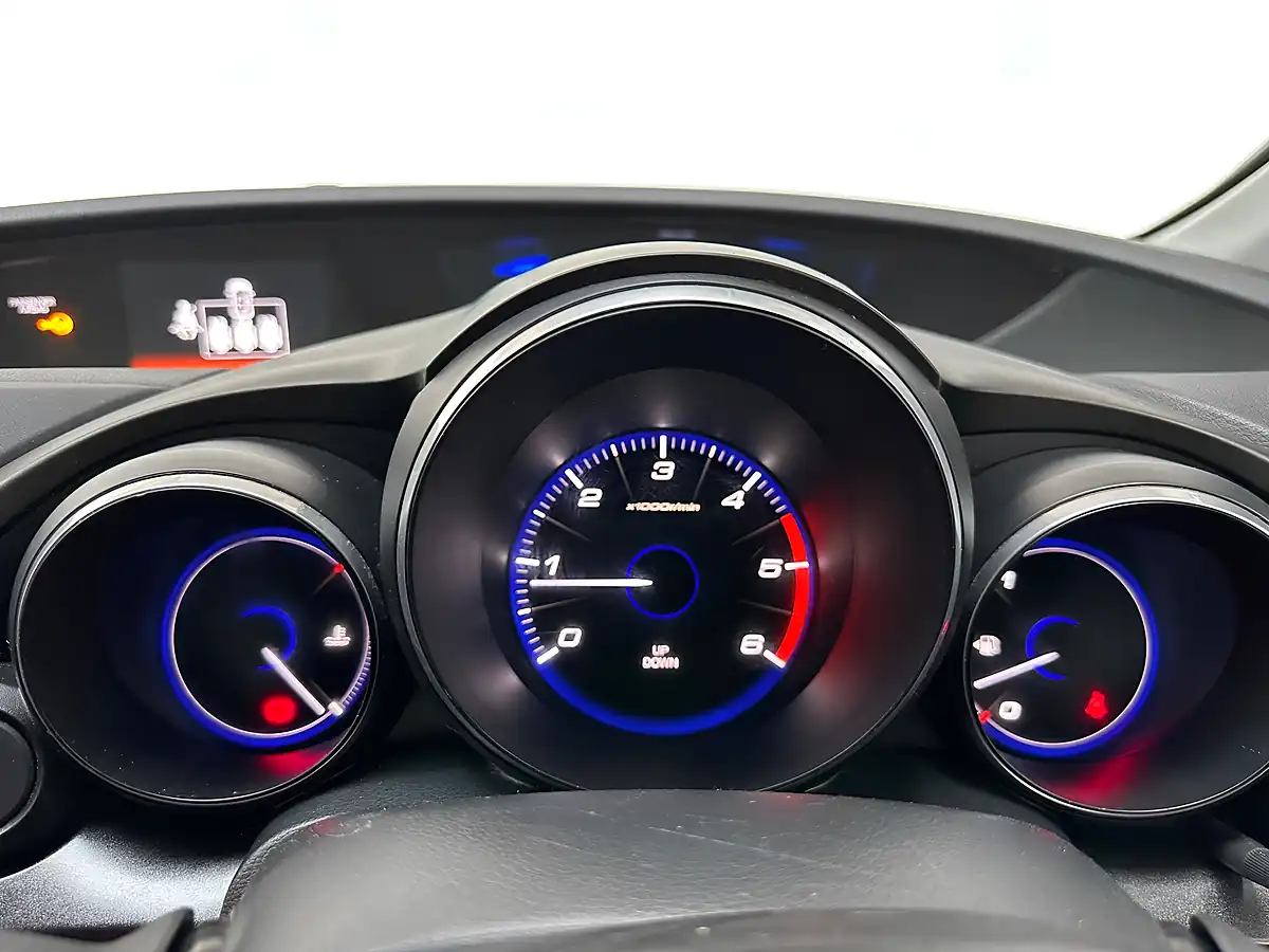 Used 2013 Honda Civic Se White - Interior and Exterior details 11
