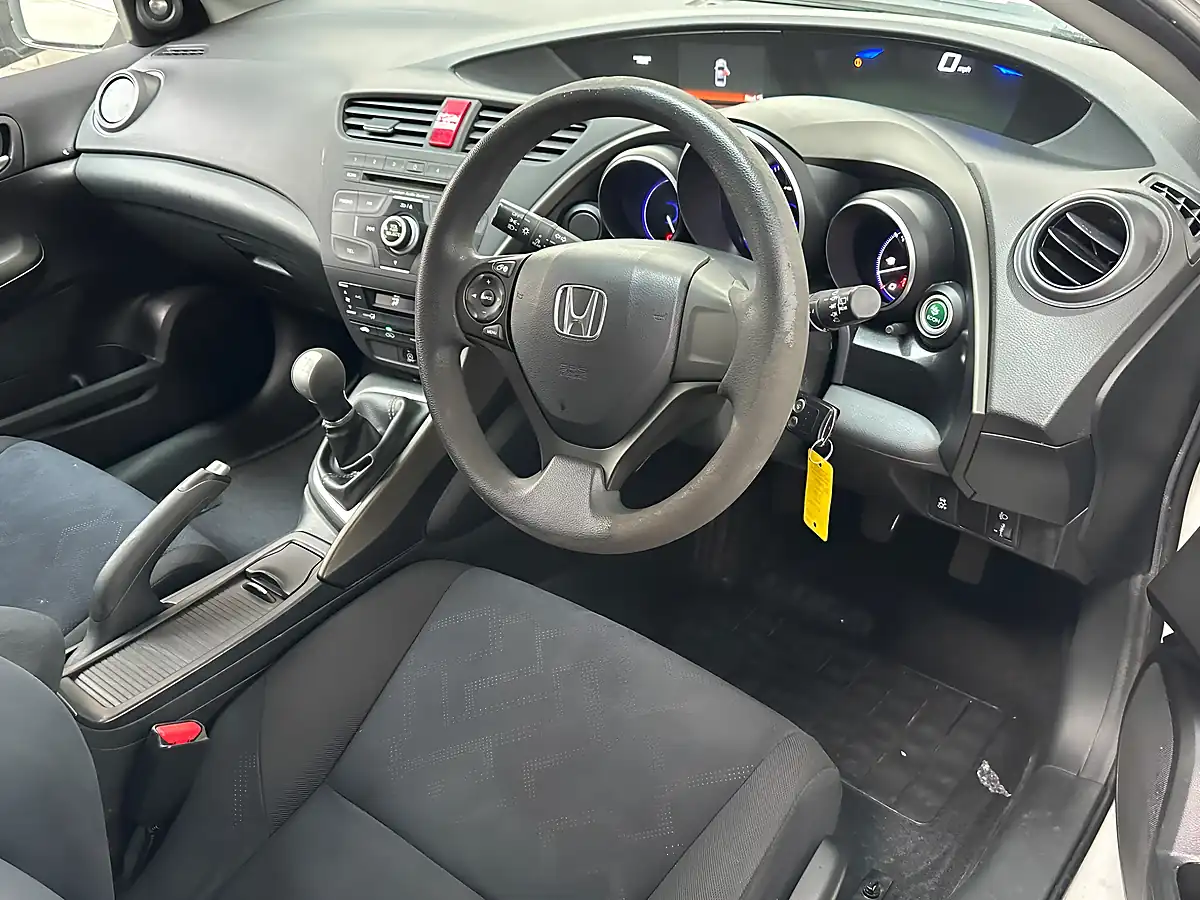 Used 2013 Honda Civic Se White - Interior and Exterior details 4