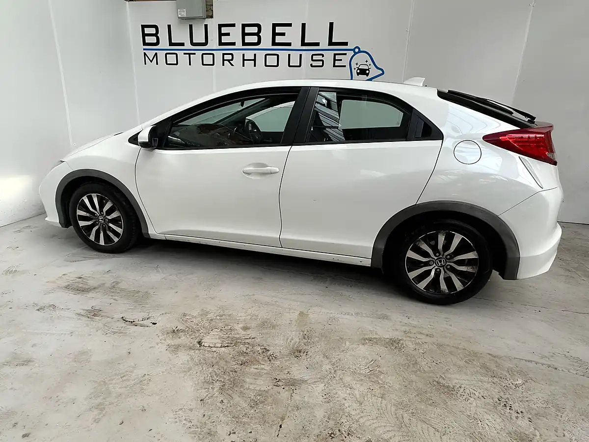 Used 2013 Honda Civic Se White - Interior and Exterior details 7