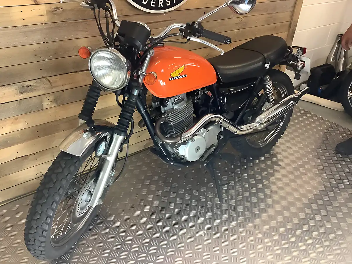 Used 2013 Honda CL400 Orange - Interior and Exterior details 3