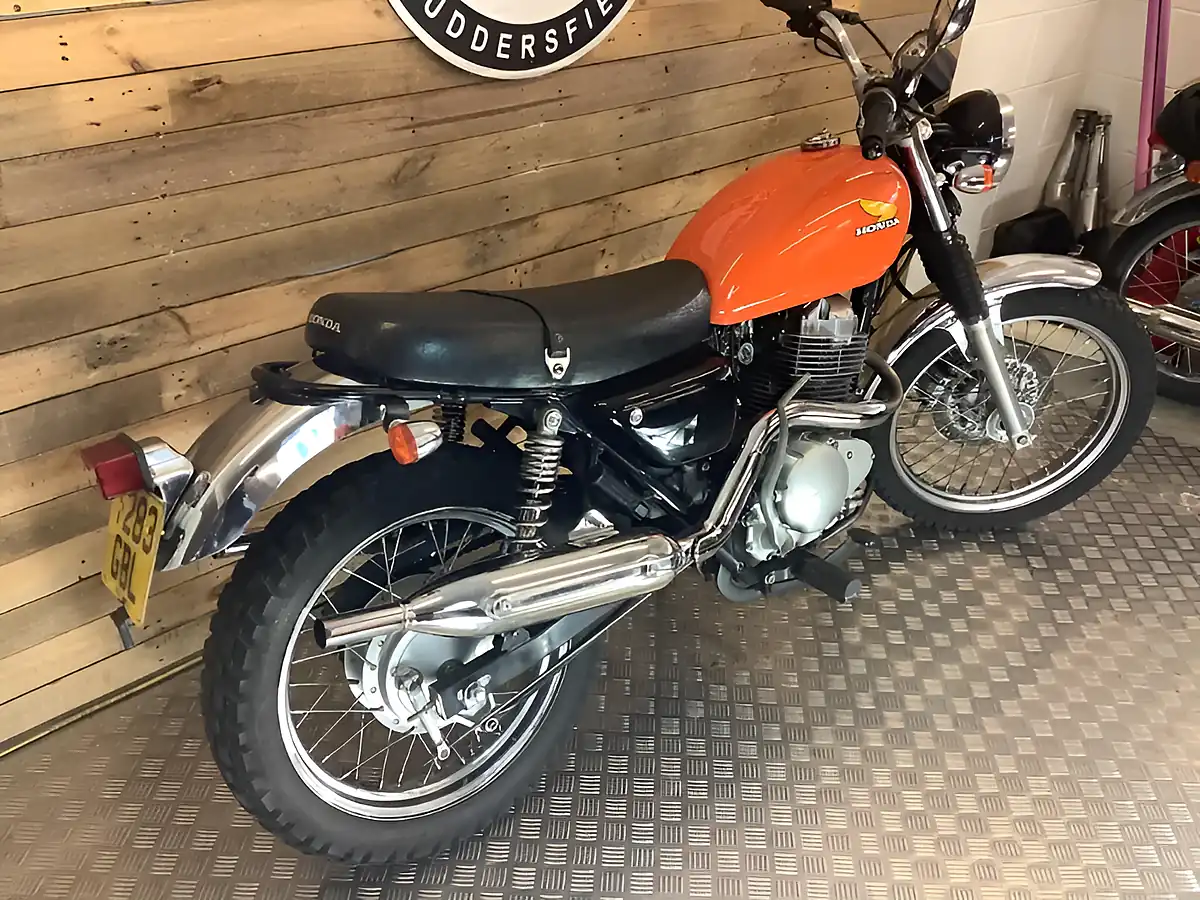 Used 2013 Honda CL400 Orange - Interior and Exterior details 4