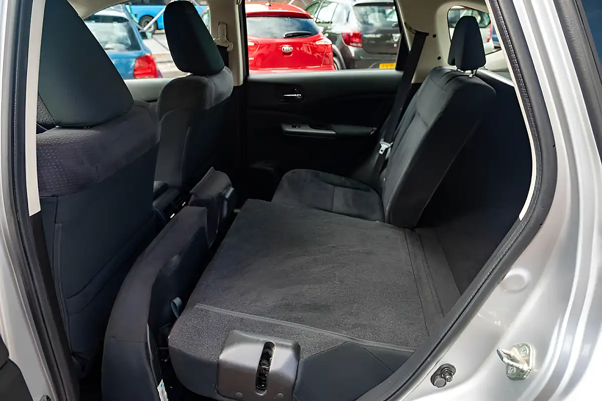 Used 2013 Honda Cr-V Se Alabaster Silver - Interior and Exterior details 12