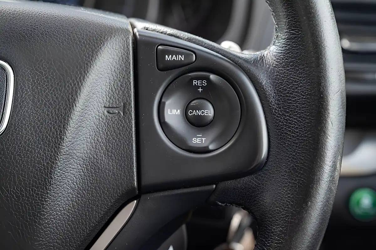 Used 2013 Honda Cr-V Se Alabaster Silver - Interior and Exterior details 16