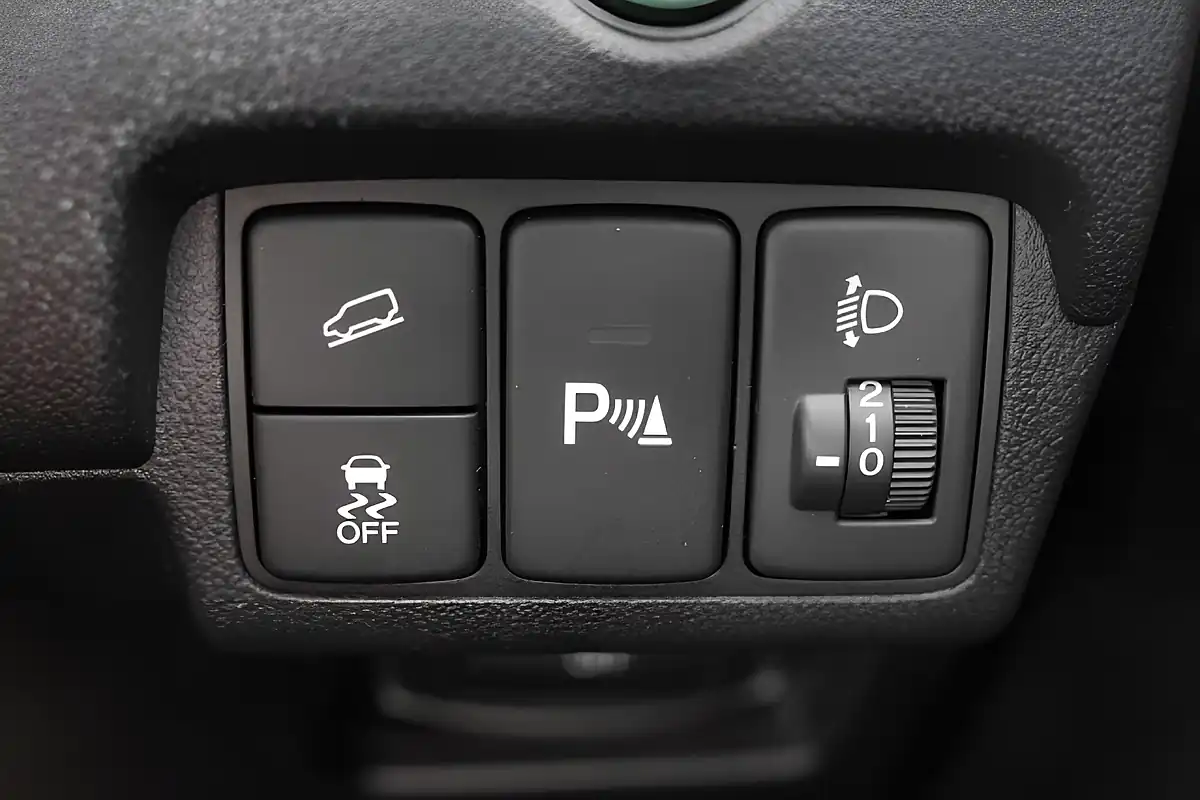 Used 2013 Honda Cr-V Se Alabaster Silver - Interior and Exterior details 17