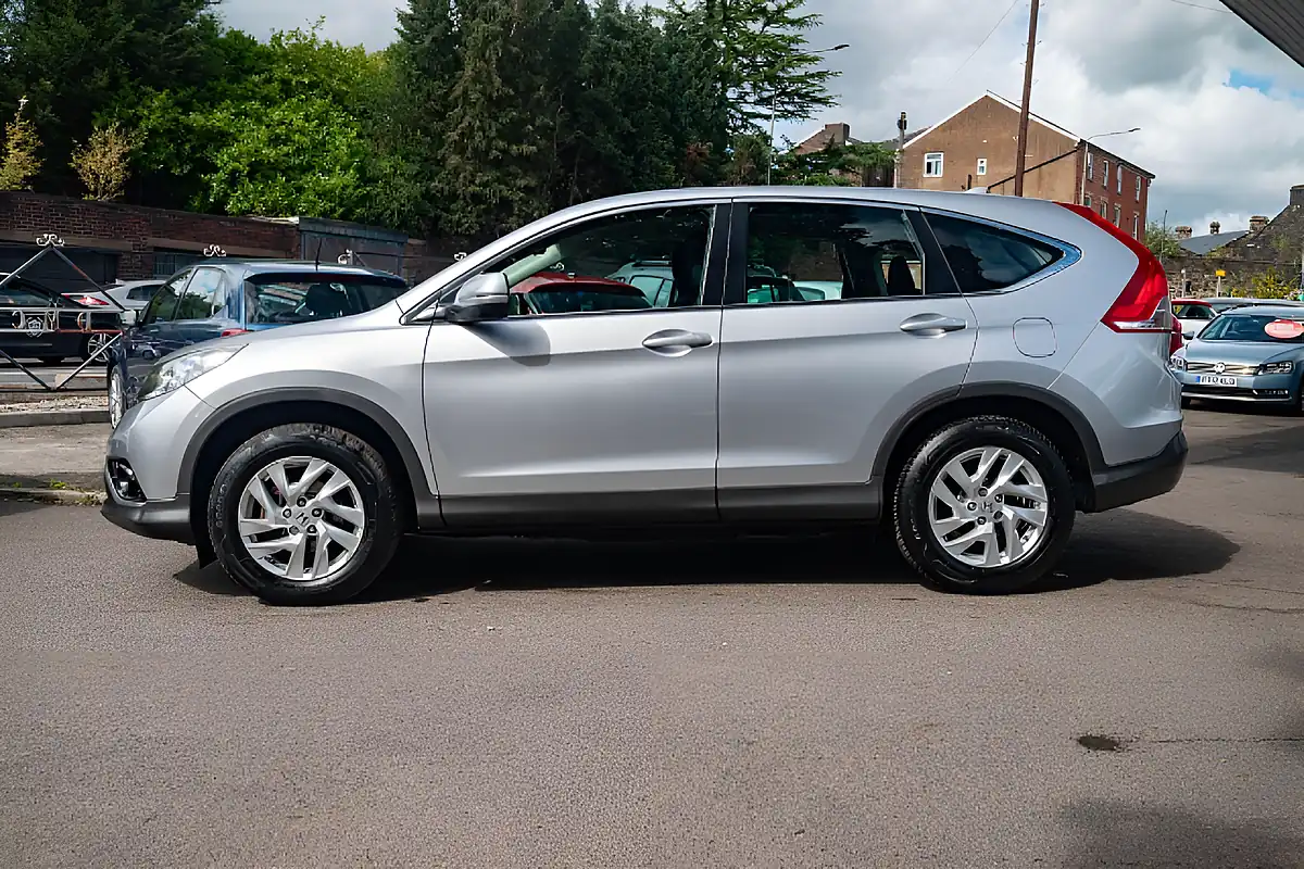 Used 2013 Honda Cr-V Se Alabaster Silver - Interior and Exterior details 5