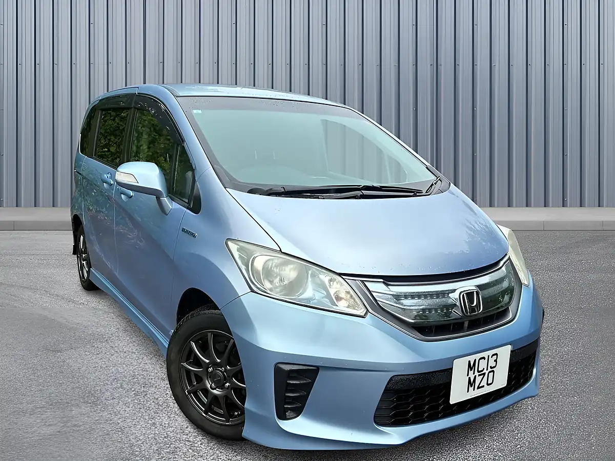 Used 2013 Honda Freed Blue - Front View