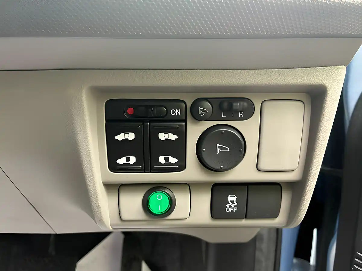 Used 2013 Honda Freed Blue - Interior and Exterior details 13