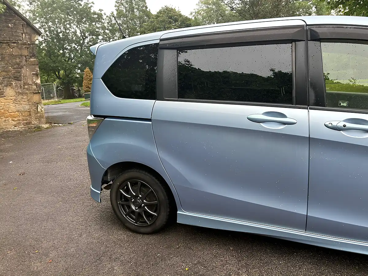 Used 2013 Honda Freed Blue - Interior and Exterior details 19