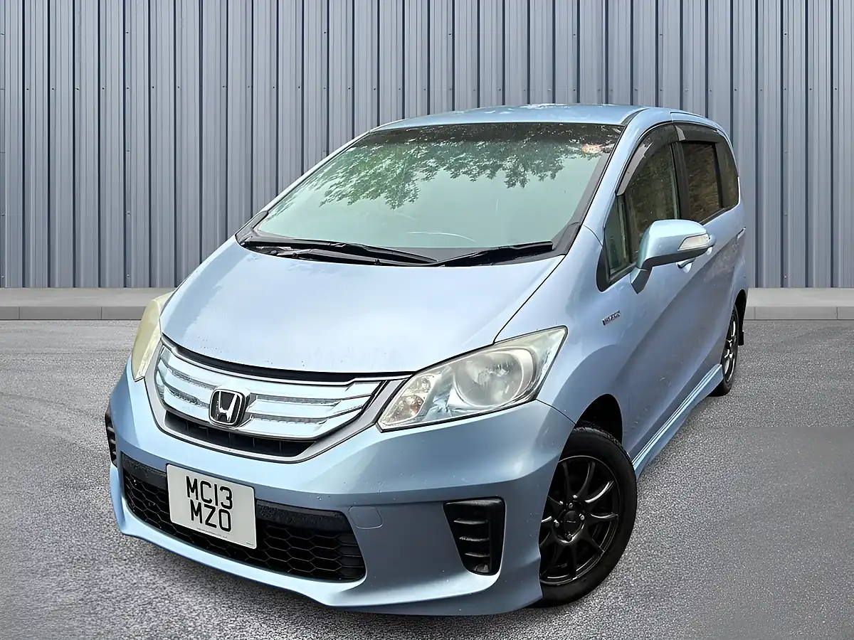 Used 2013 Honda Freed Blue - Interior and Exterior details 3